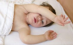 Trẻ sơ sinh bị nổi mẩn đỏ ở cổ: Nguyên nhân và cách điều trị
