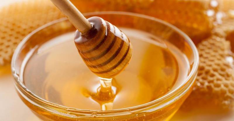 Mật ong chứa nhiều chất dinh dưỡng tốt cho sinh lý nam giới