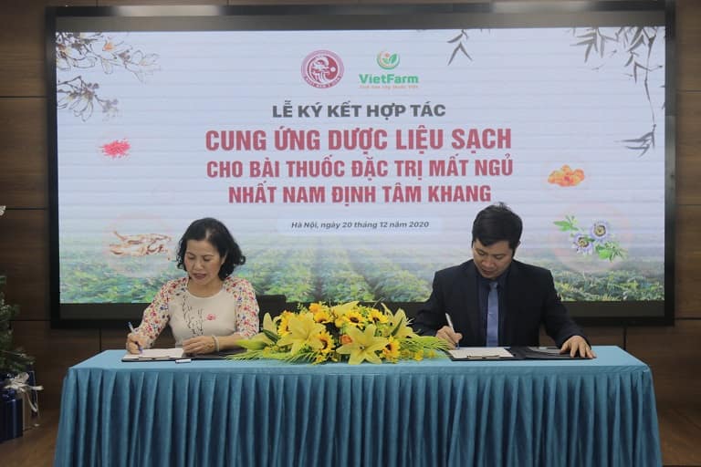 Nhất Nam Y Viện và Vietfarm kí kết hợp tác cung ứng dược liệu sạch cho bài thuốc trị mất ngủ Nhất Nam Định Tâm Khang