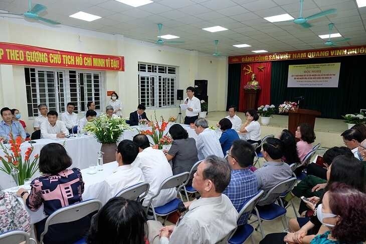 Các đại biểu dự Hội nghị lấy ý kiến nhận xét và tín nhiệm của cử tri nơi cư trú đối với GS.TS Nguyễn Thanh Long