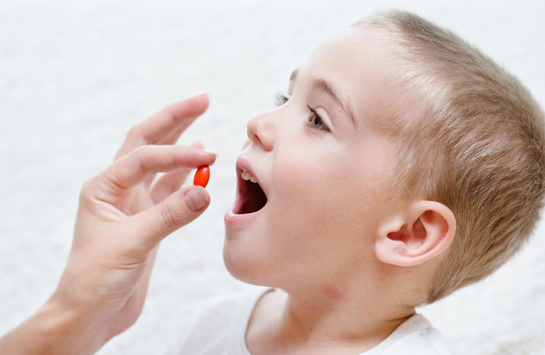Chỉ sử dụng kháng sinh cho trẻ trong trường hợp viêm họng do vi khuẩn