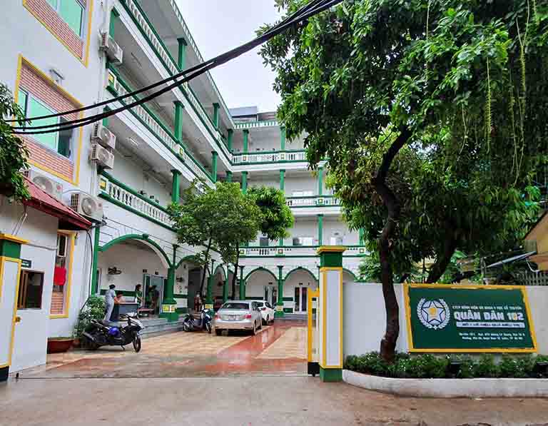 Bệnh viện Tai Mũi Họng Quân dân 102 là địa chỉ uy tín chữa viêm họng cho trẻ