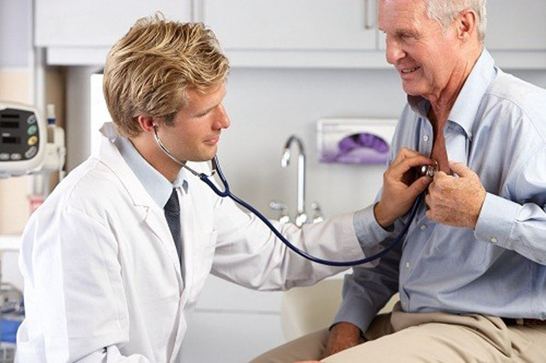 Cần thăm khám chuyên khoa để được bác sĩ hướng dẫn điều trị đúng cách