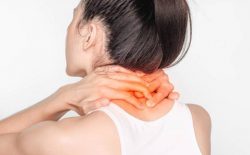 Tình trạng đau mỏi vai gáy cổ ngày càng phổ biến ở người trẻ