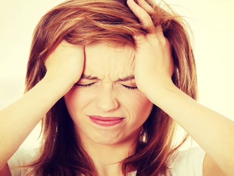 Tình trạng đau đầu xảy ra ở nhiều vị trí đi kèm các triệu chứng khác nhau