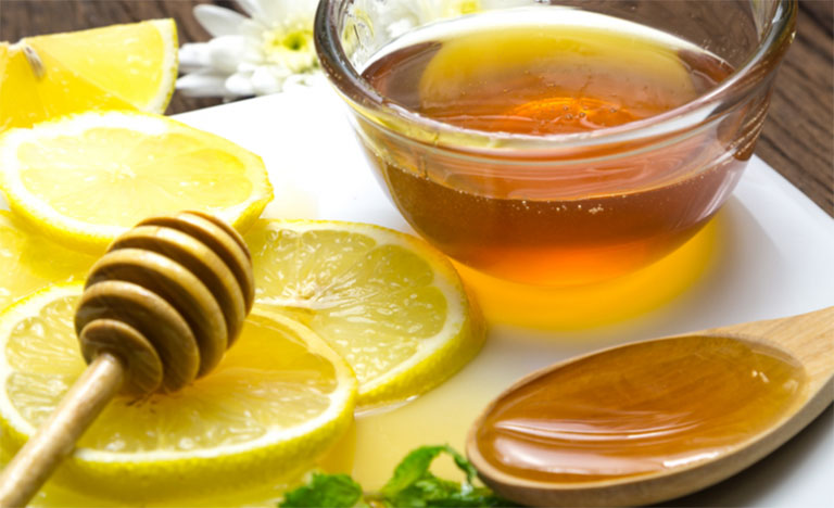Uống trà mật ong chanh có tác dụng làm dịu niêm mạc họng và giảm sưng đau