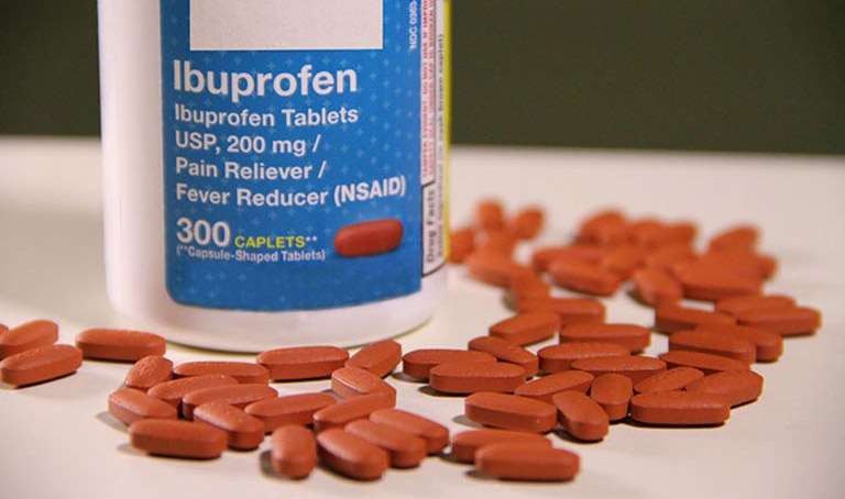 Ibuprofen có tác dụng chống viêm, giảm phù nề, sưng đau họng