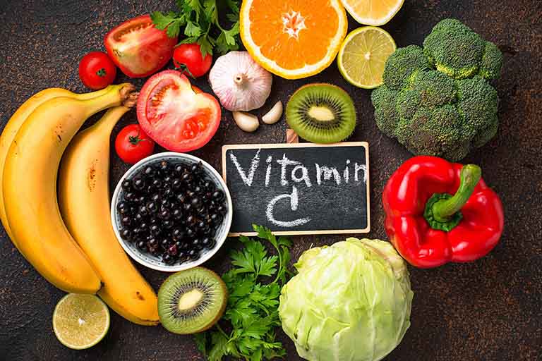 Người bị viêm họng nên bổ sung các thực phẩm giàu vitamin C vào chế độ ăn