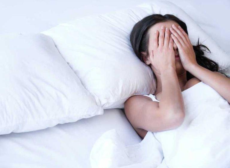 Nhức đầu mất ngủ kéo dài gây ra nhiều hệ lụy trầm trọng