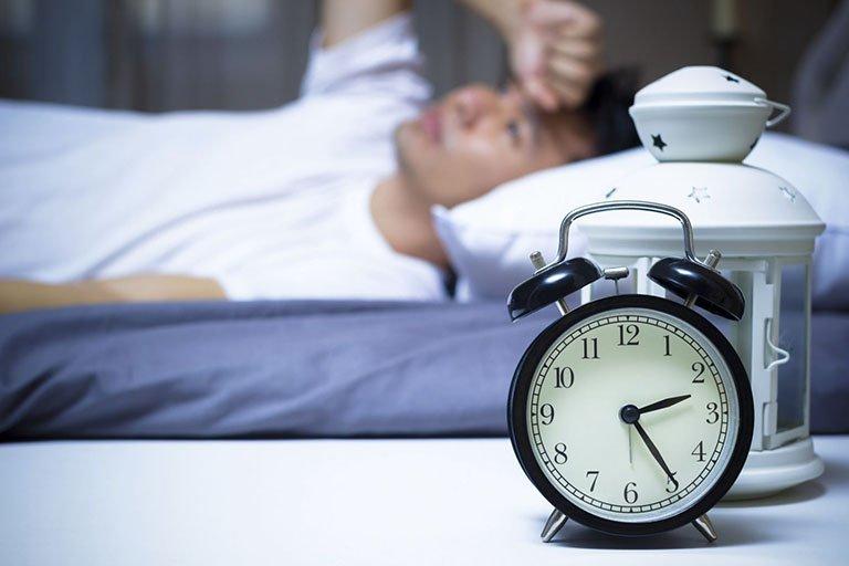 Mất ngủ kéo dài là bị mất ngủ, khó ngủ liên tiếp trong nhiều tháng