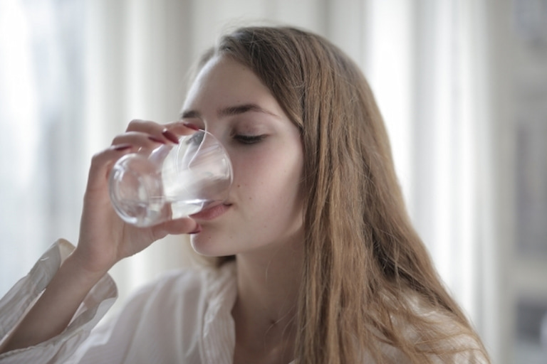 Uống nước ấm chữa đau dạ dày - Phương pháp chữa đau dạ dày không dùng thuốc