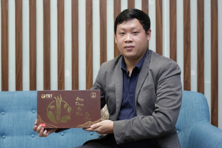 Anh Long, giám đốc một công ty tại Hà Nội, sử dụng đông trùng hạ thảo ký chủ Vietfarm để hỗ trợ điều trị bệnh xương khớp