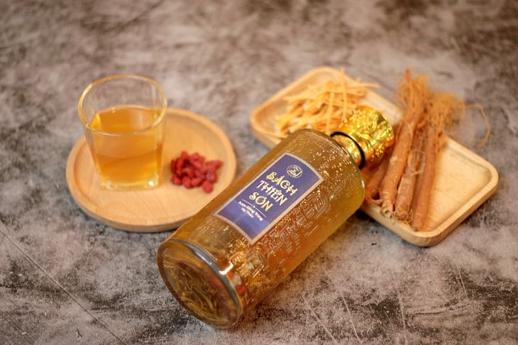 Rượu đông trùng hạ thảo ngâm nhân sâm Hàn Quốc lâu năm Bách Thiên Sơn