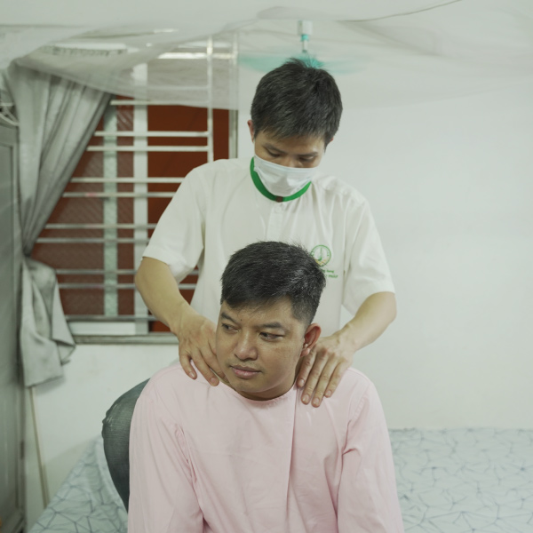 Anh Nguyễn Văn Thành xóa sổ cơn đau mỏi vai gáy chỉ sau 10 ngày sử dụng gói trị liệu Đông Phương Y Pháp