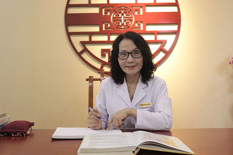 Thầy thuốc ưu tú, bác sĩ CKII Lê Phương