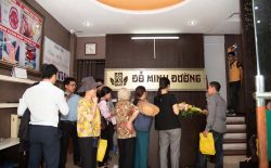 Nhà thuốc Đỗ Minh Đường cơ sở tại Hà Nội từ sáng sớm đã tiếp đón nhiều lượt bệnh nhân tới thăm khám và điều trị.