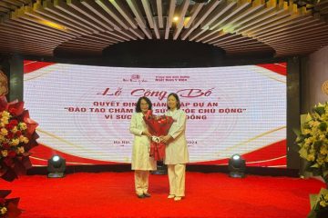 Chuyên gia Nguyễn Hương và Thầy thuốc ưu tú, Bác sĩ Lê Phương tại buổi lễ